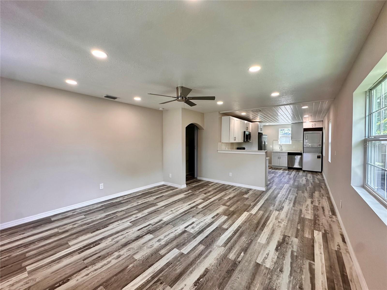 8517 N HIGHLAND AVE - Photo 1