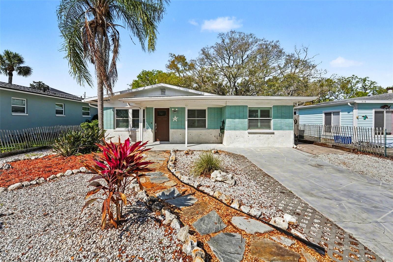318 BATH ST - Photo 1