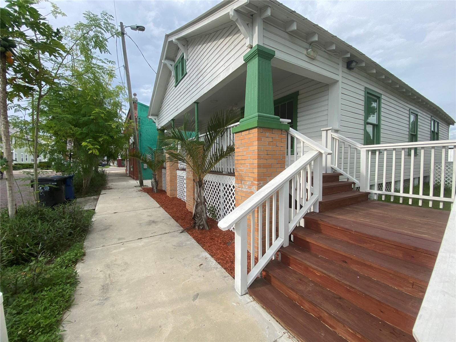 1411 N 17TH ST - Photo 1