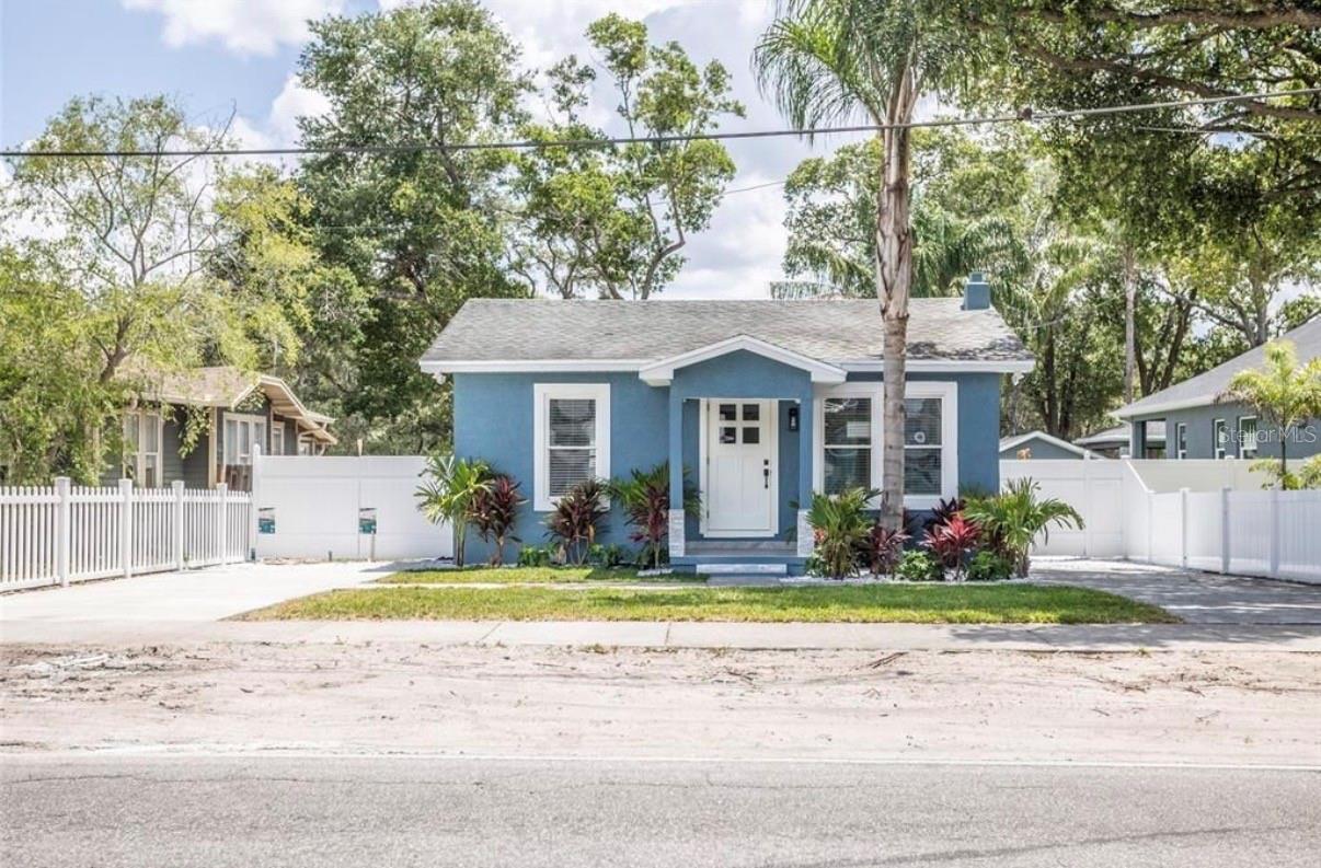 8907 N BOULEVARD - Photo 1