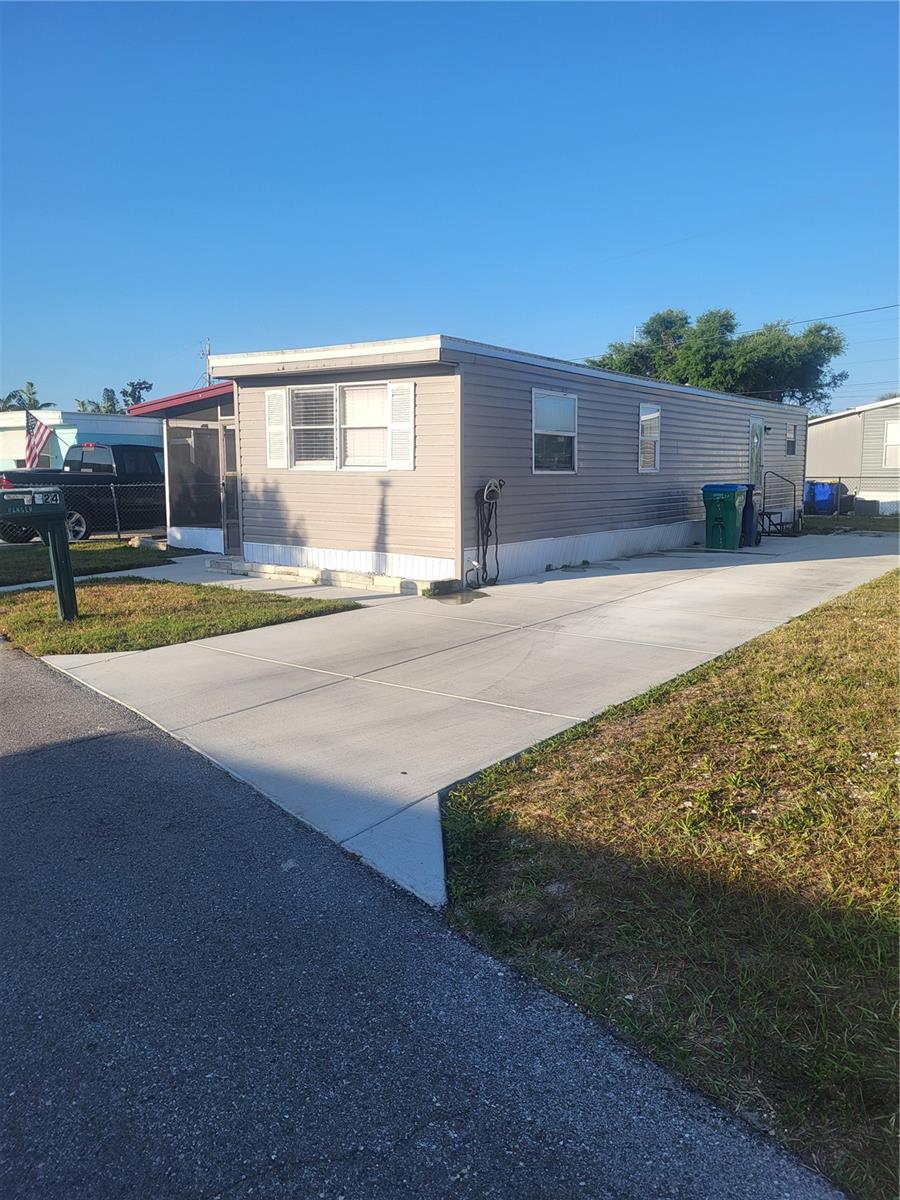 6580 SEMINOLE BLVD #424 - Photo 1