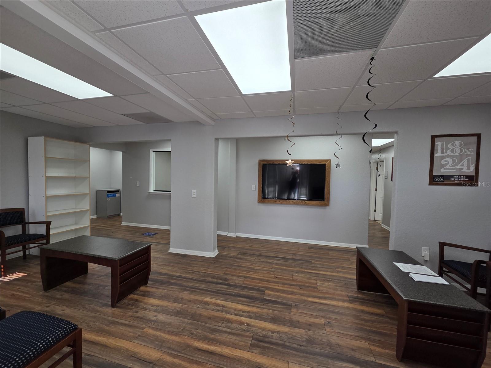 141 N OAKWOOD AVE - Photo 1