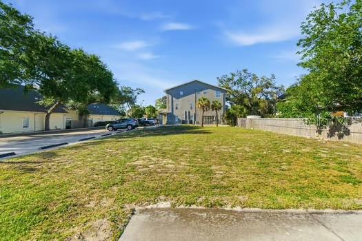 444 SKINNER BLVD - Photo 1