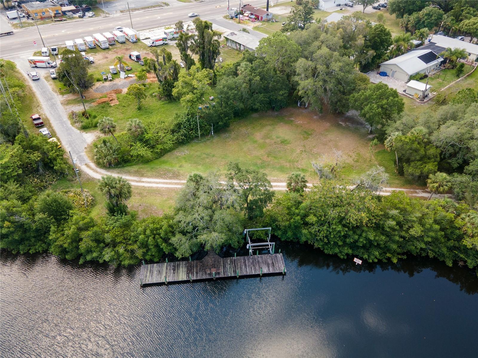 102 DICKMAN DR SW - Photo 1