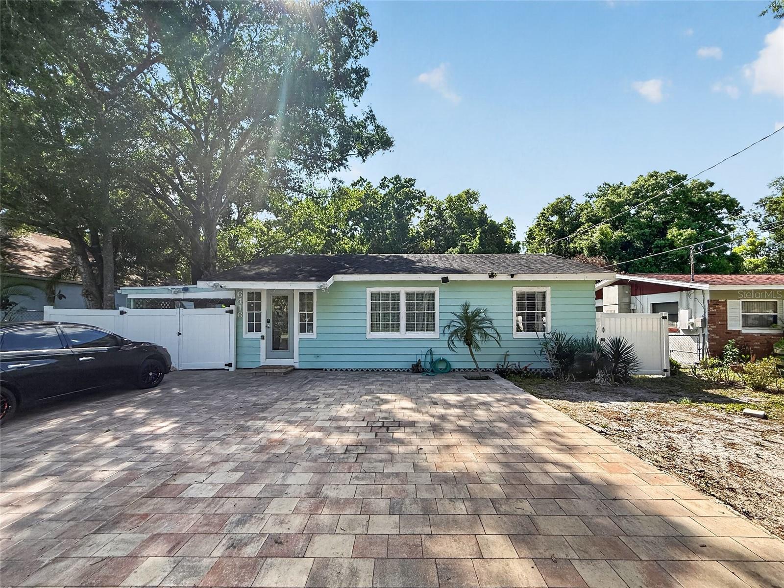6416 N ORLEANS AVE - Photo 1