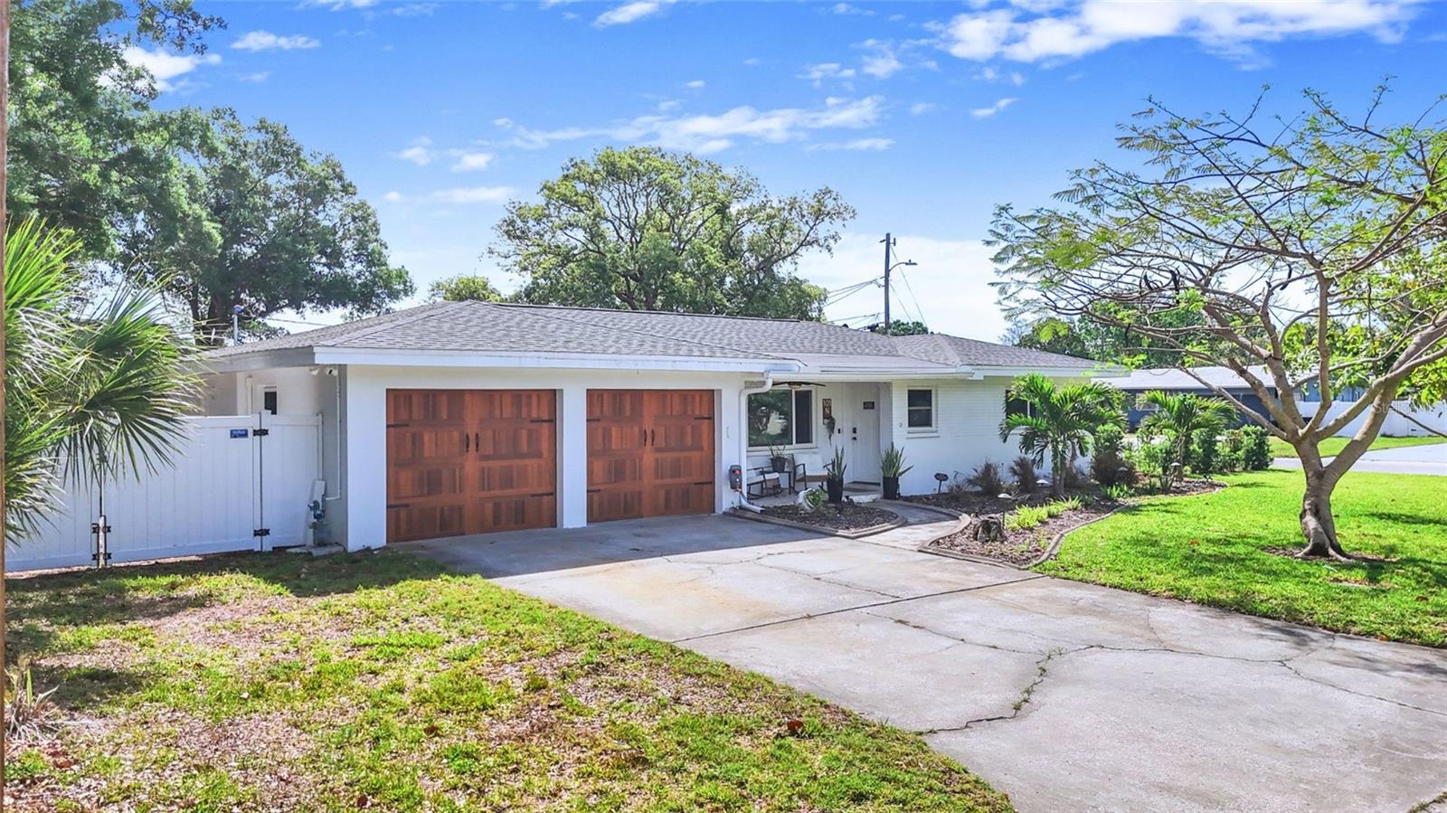101 N MERCURY AVE - Photo 1