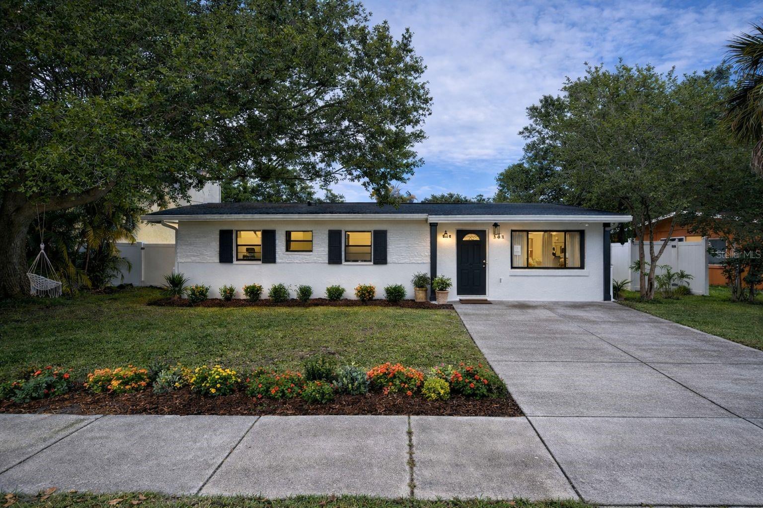 343 SHORE DR E - Photo 1