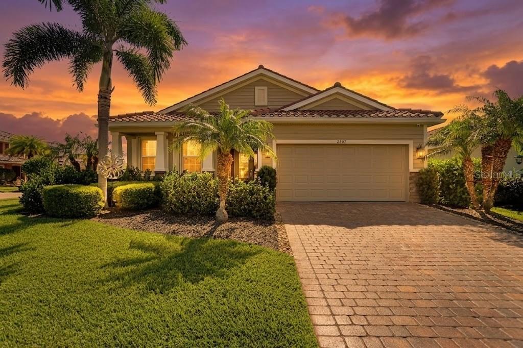 2807 ORIOLE DR - Photo 1