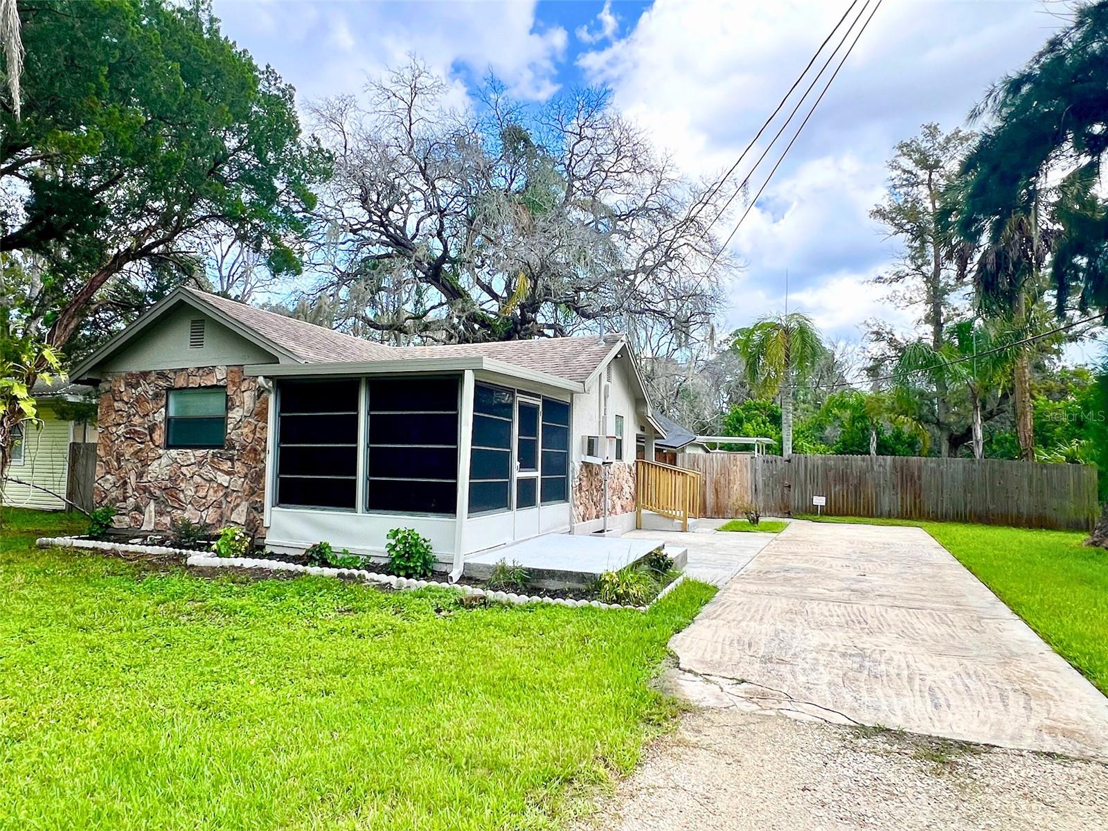 5045 GREEN KEY RD - Photo 1