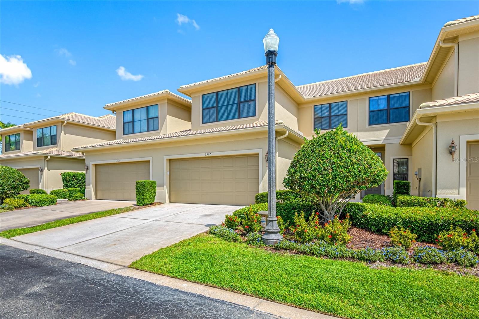 2527 SILVERBACK CT - Photo 1