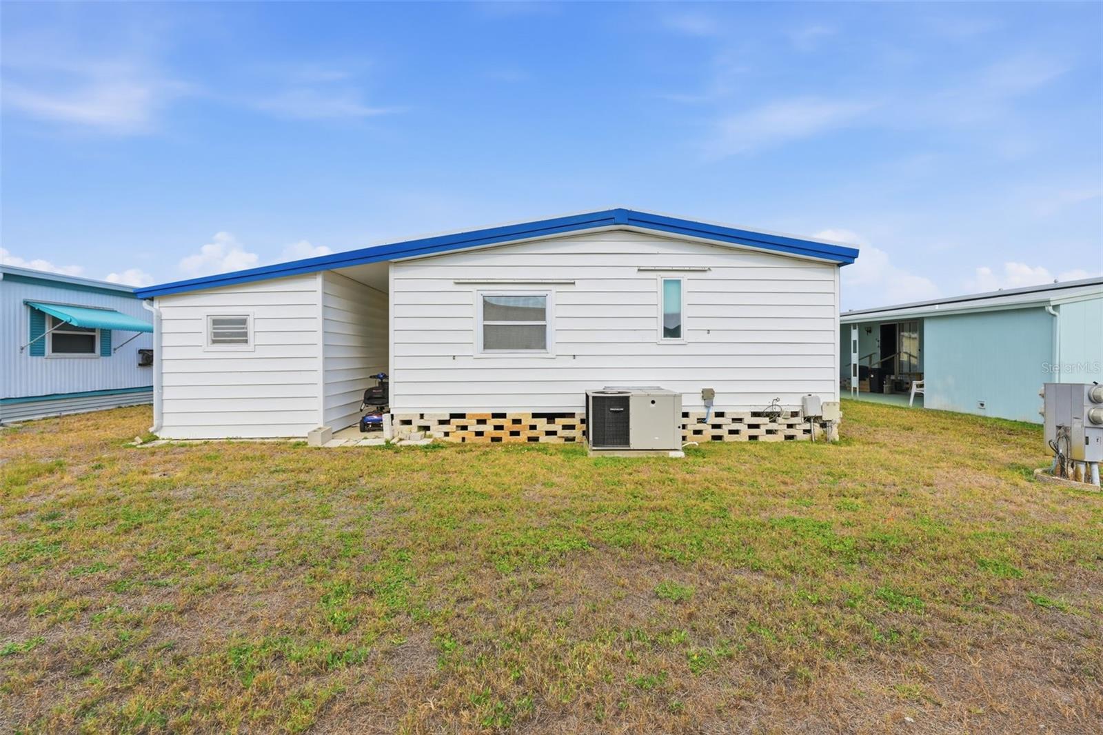 2049 MANOA DR - Photo 1