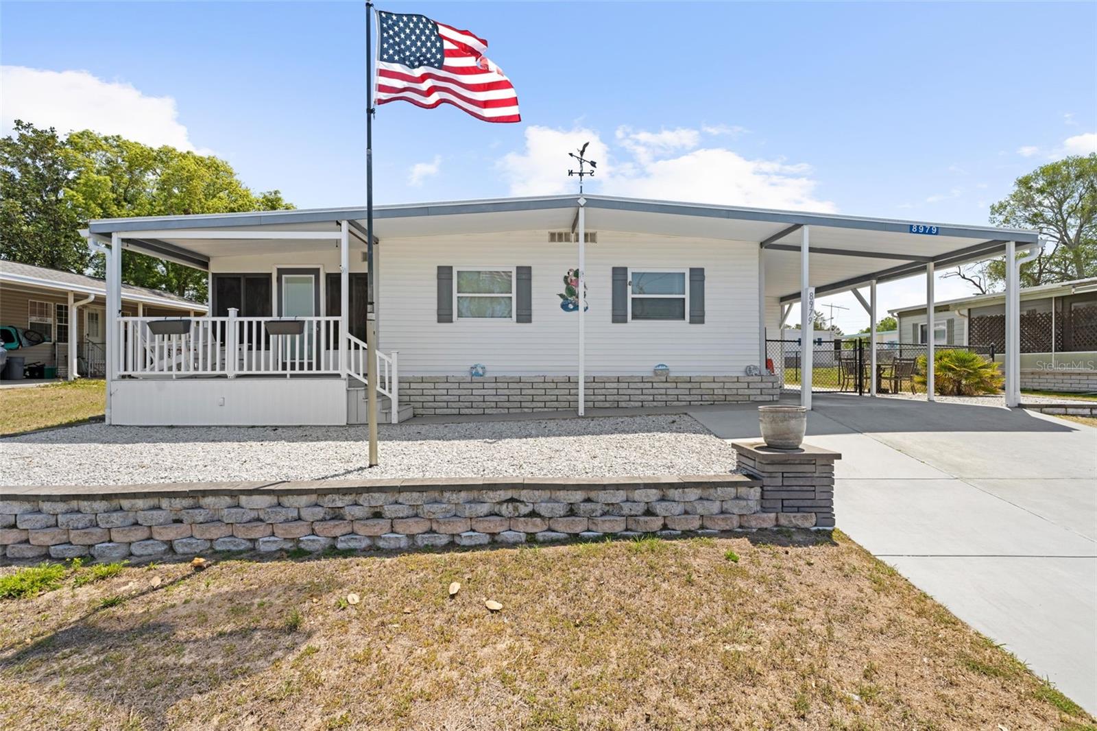 8979 HIGHPOINT BLVD - Photo 1