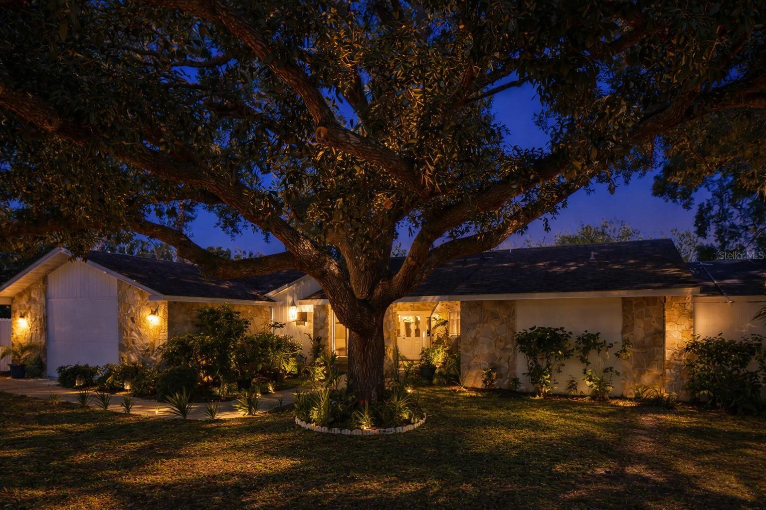1307 NORMANDY CIR - Photo 1