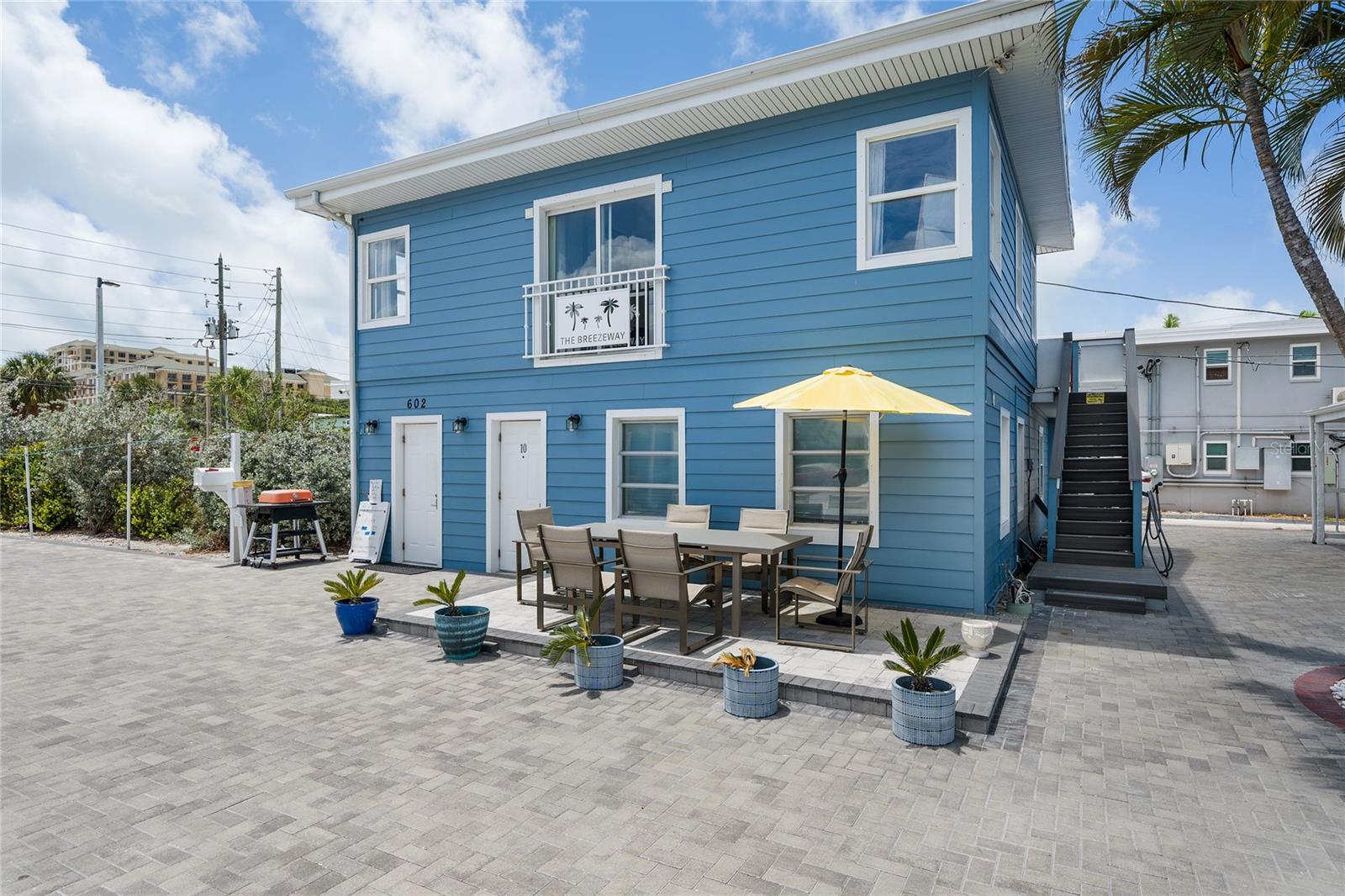 602 POINSETTIA AVE - Photo 1