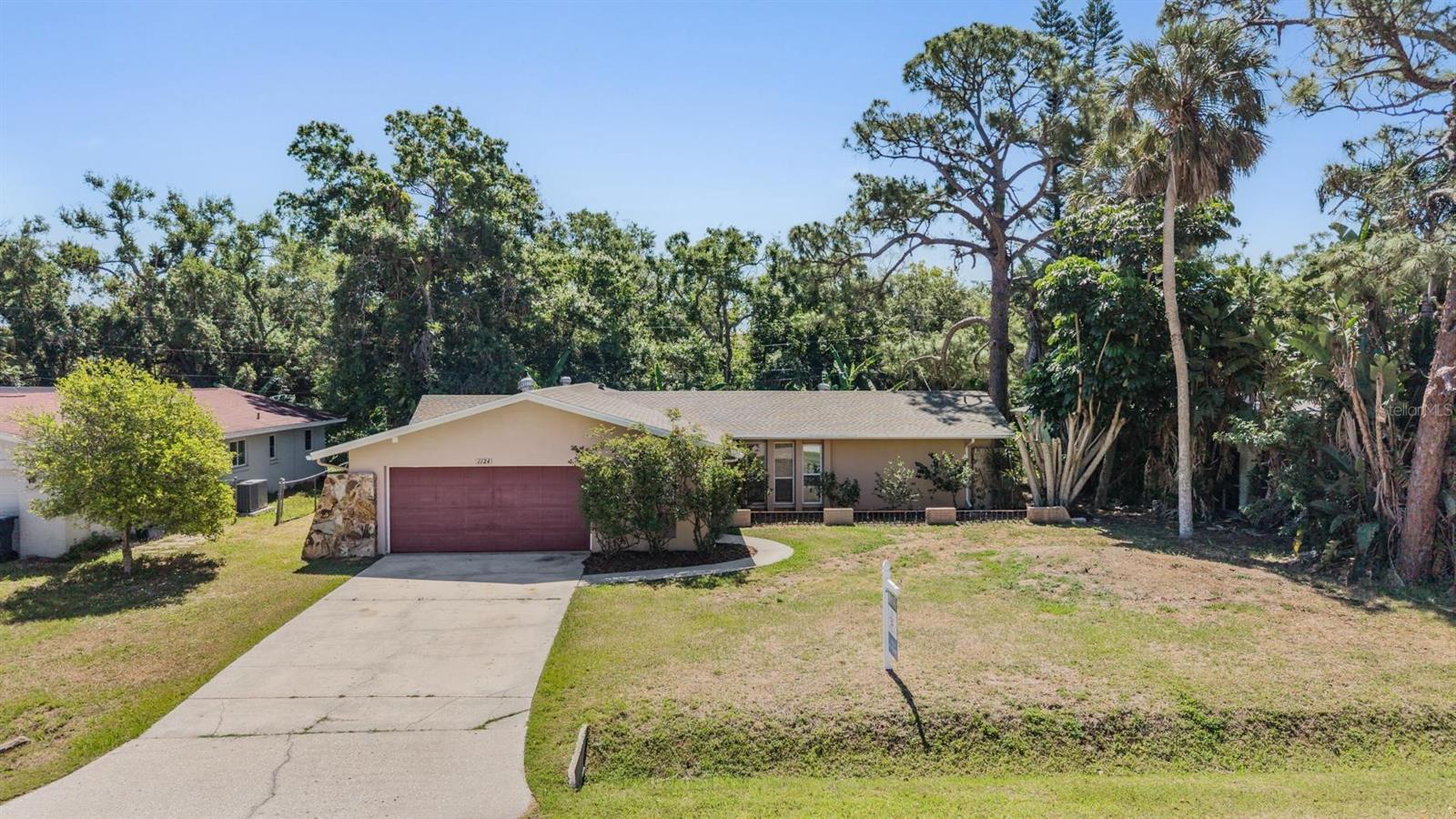 1124 DANNY DR - Photo 1