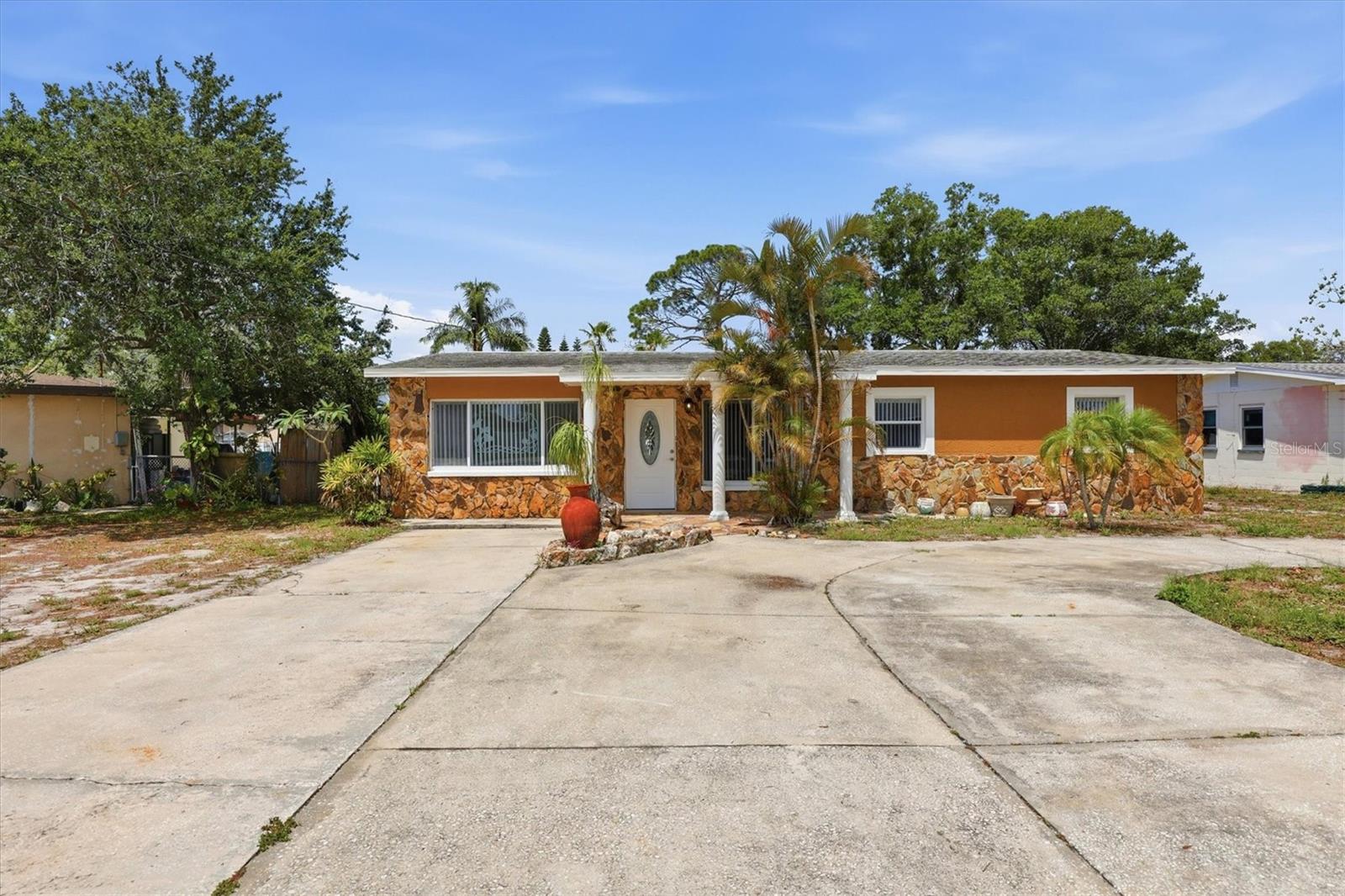 721 BAYSHORE DR - Photo 1