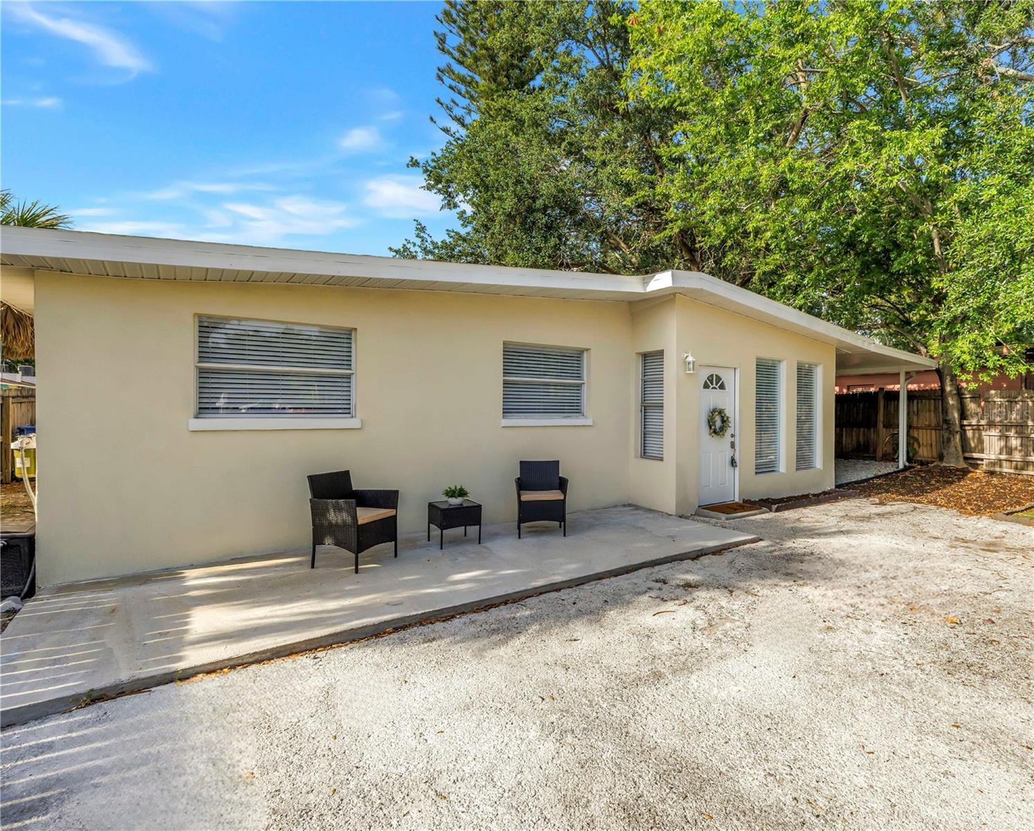 110 NE MONROE CIR N - Photo 1
