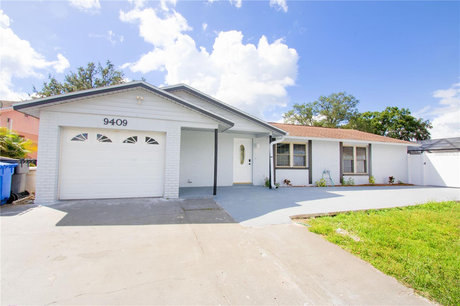 9409 LONSDALE CT - Photo 1