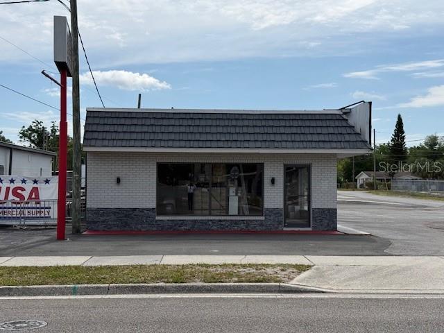 9501 N NEBRASKA AVE - Photo 1
