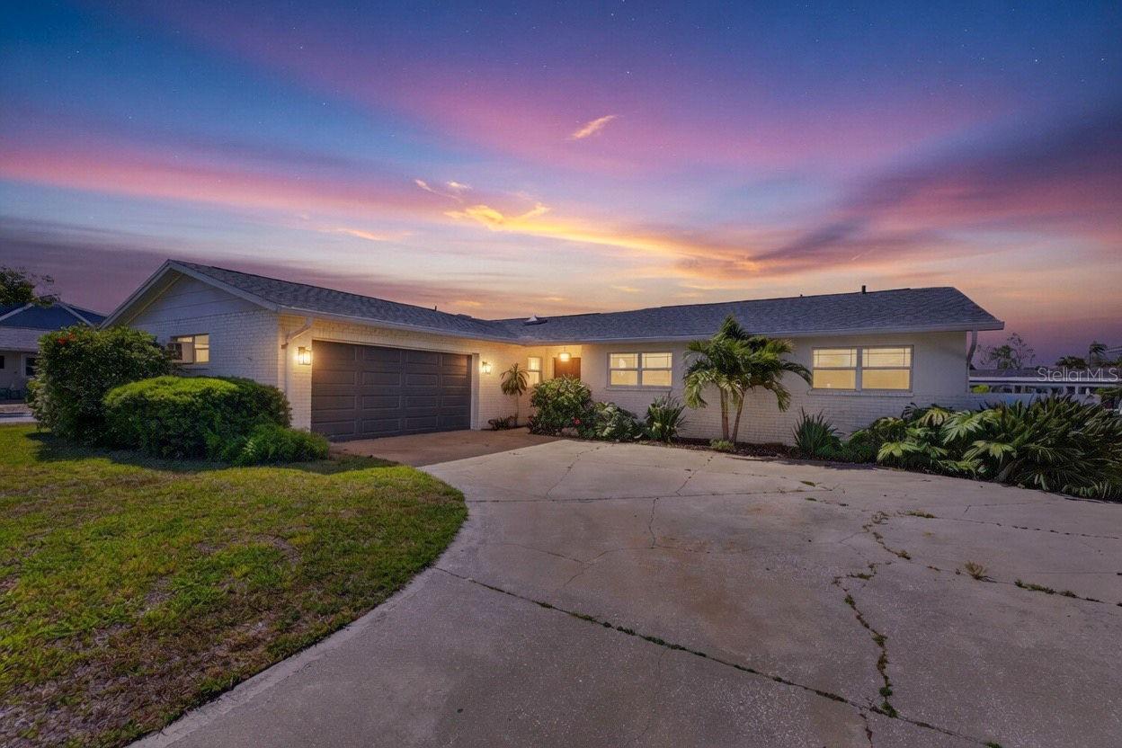 8450 FLAGSTONE DR - Photo 1