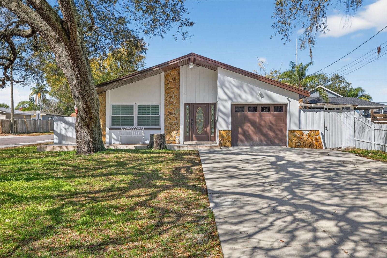 8902 N HAMNER AVE - Photo 1