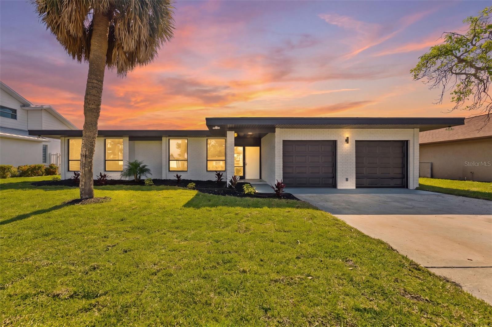 3917 E EDEN ROC CIR - Photo 1