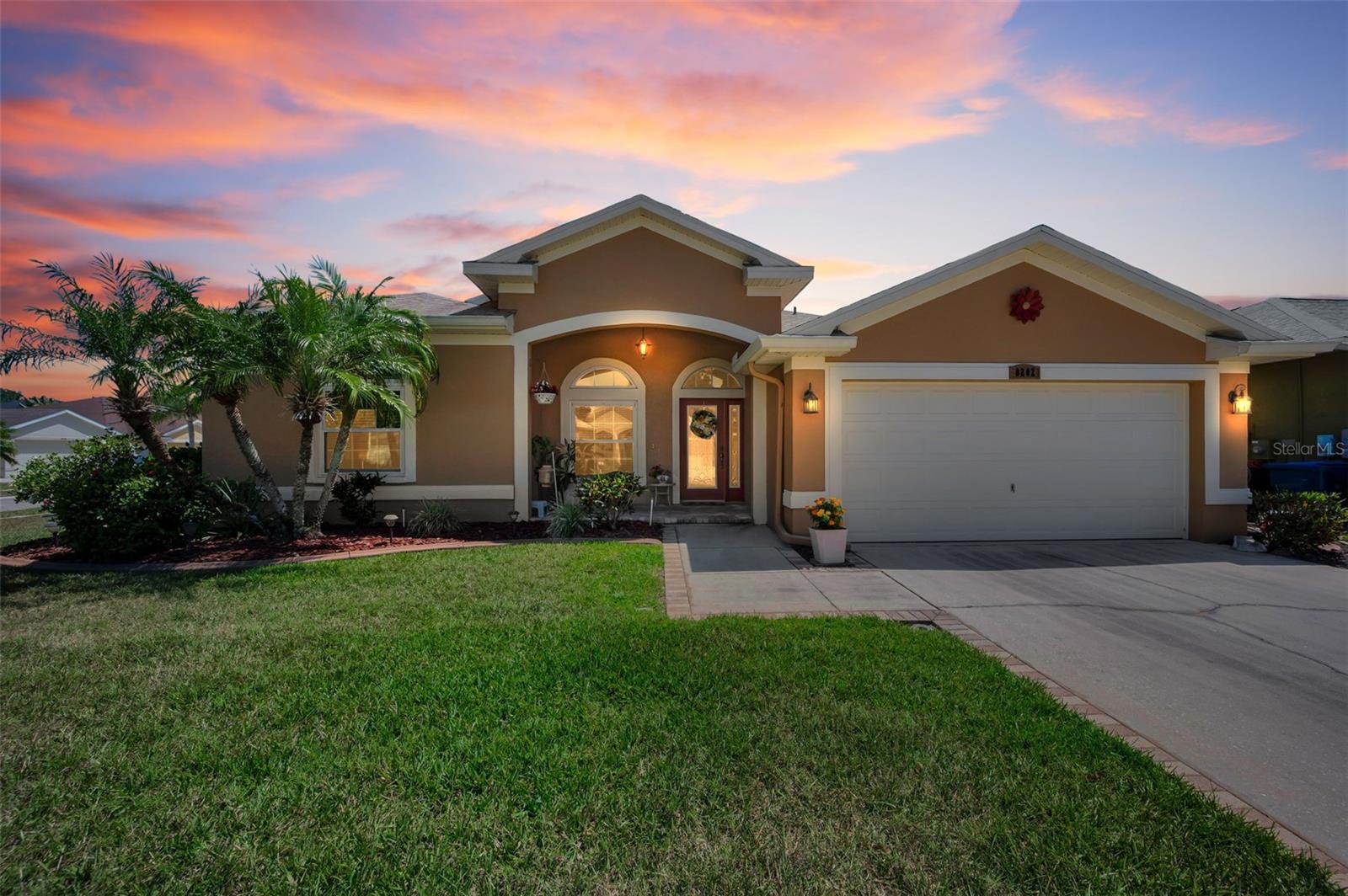 8202 WILD OAKS CIR - Photo 1