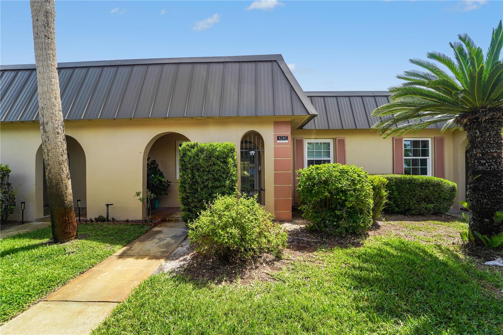 4247 STRATFORD DR - Photo 1