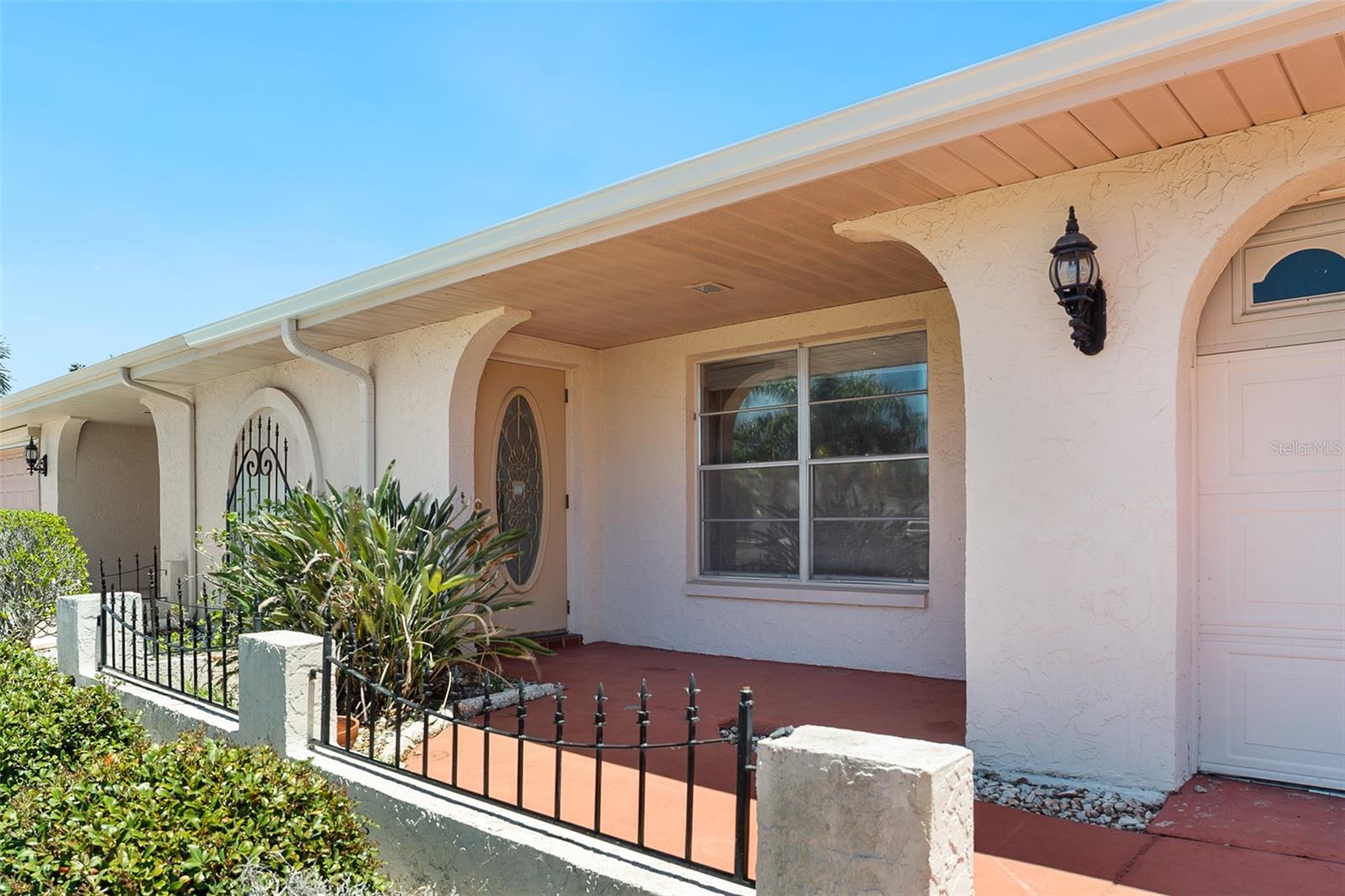 1027 BLUEWATER DR - Photo 1