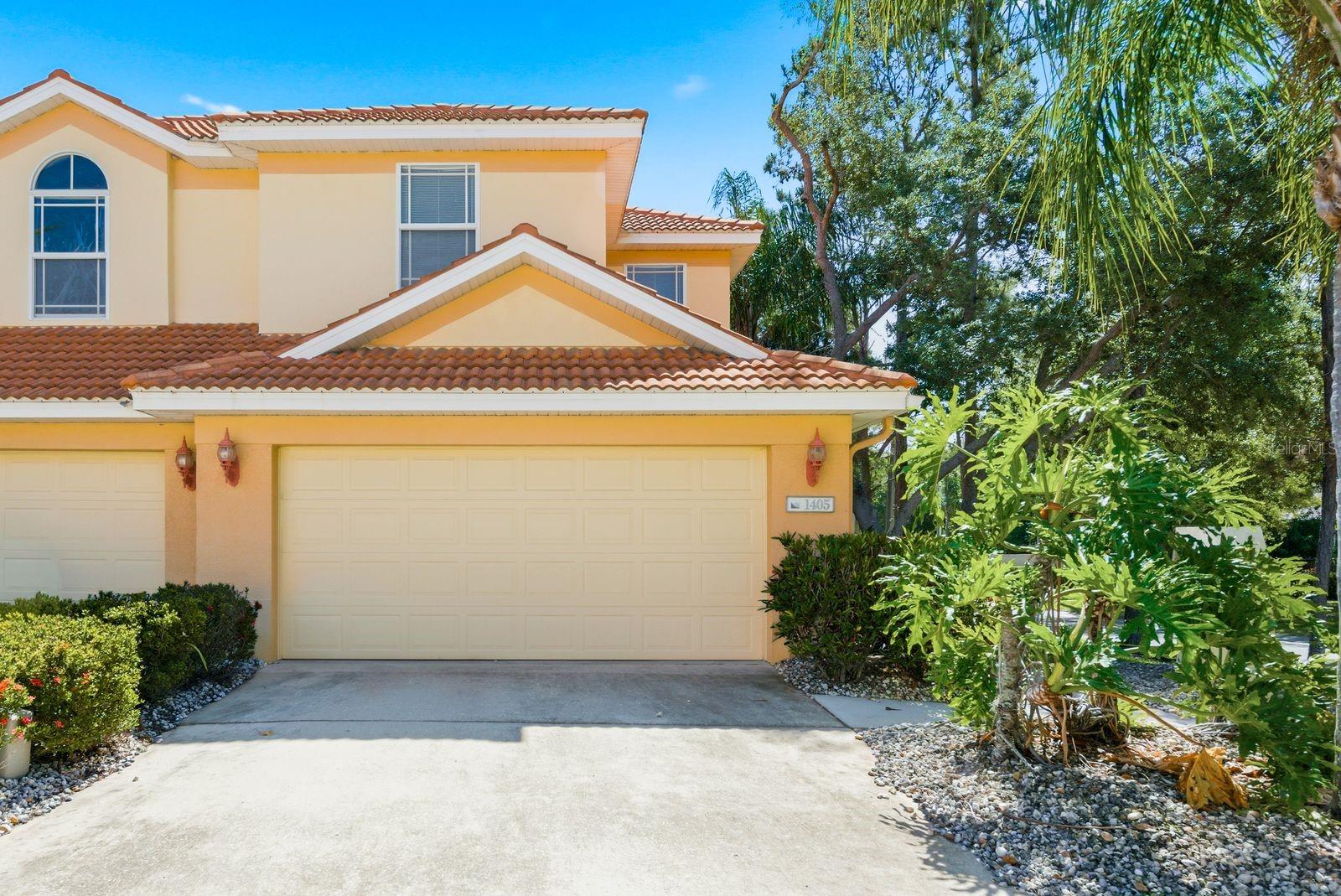 1405 RIDGE TER - Photo 1