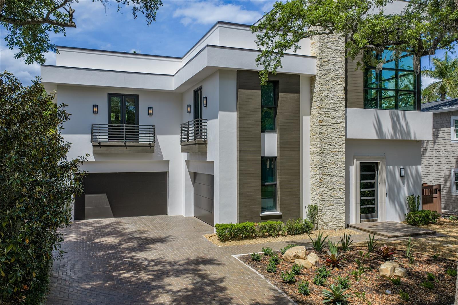 2903 W HAWTHORNE RD - Photo 1