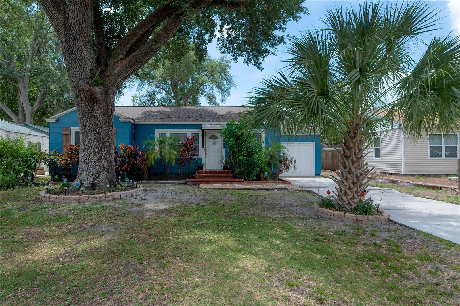 912 CORNELIUS AVE - Photo 1