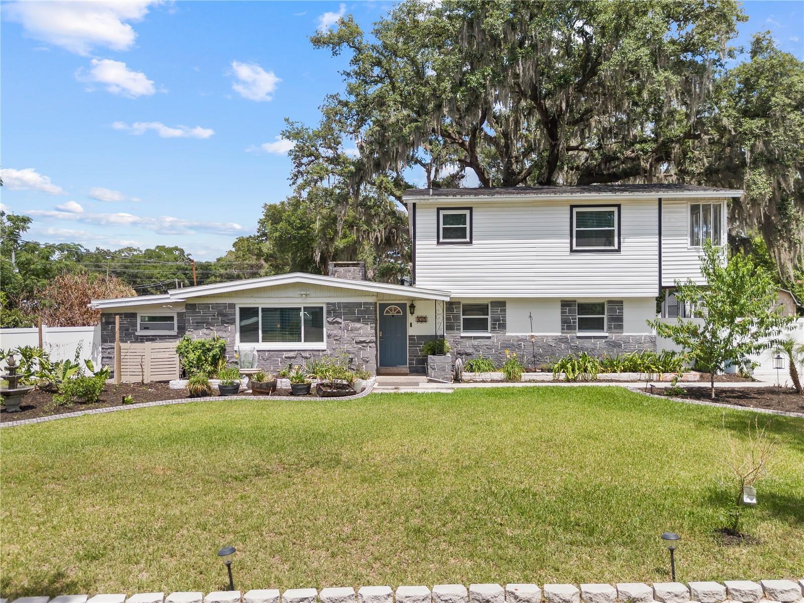 115 TEN OAK PL - Photo 1
