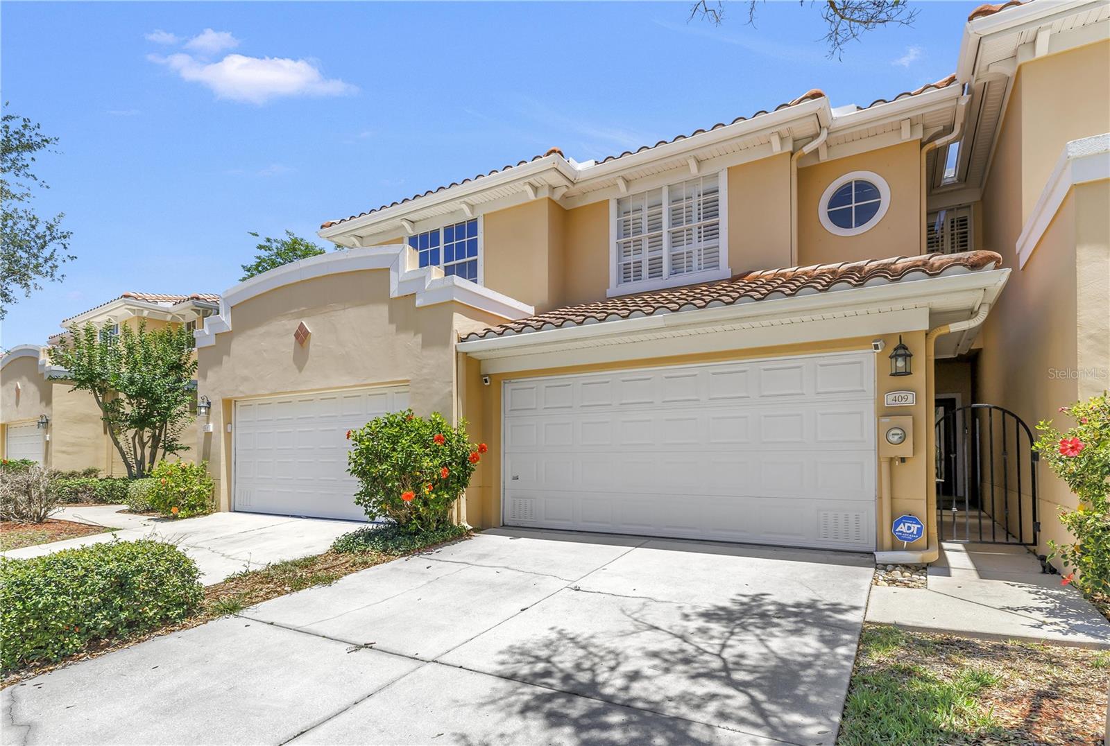 409 BARCELONA DR - Photo 1