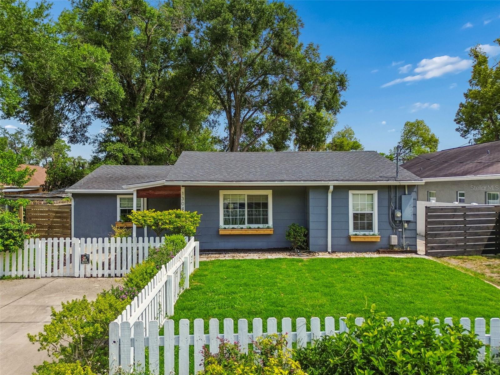 1304 E KNOLLWOOD ST - Photo 1