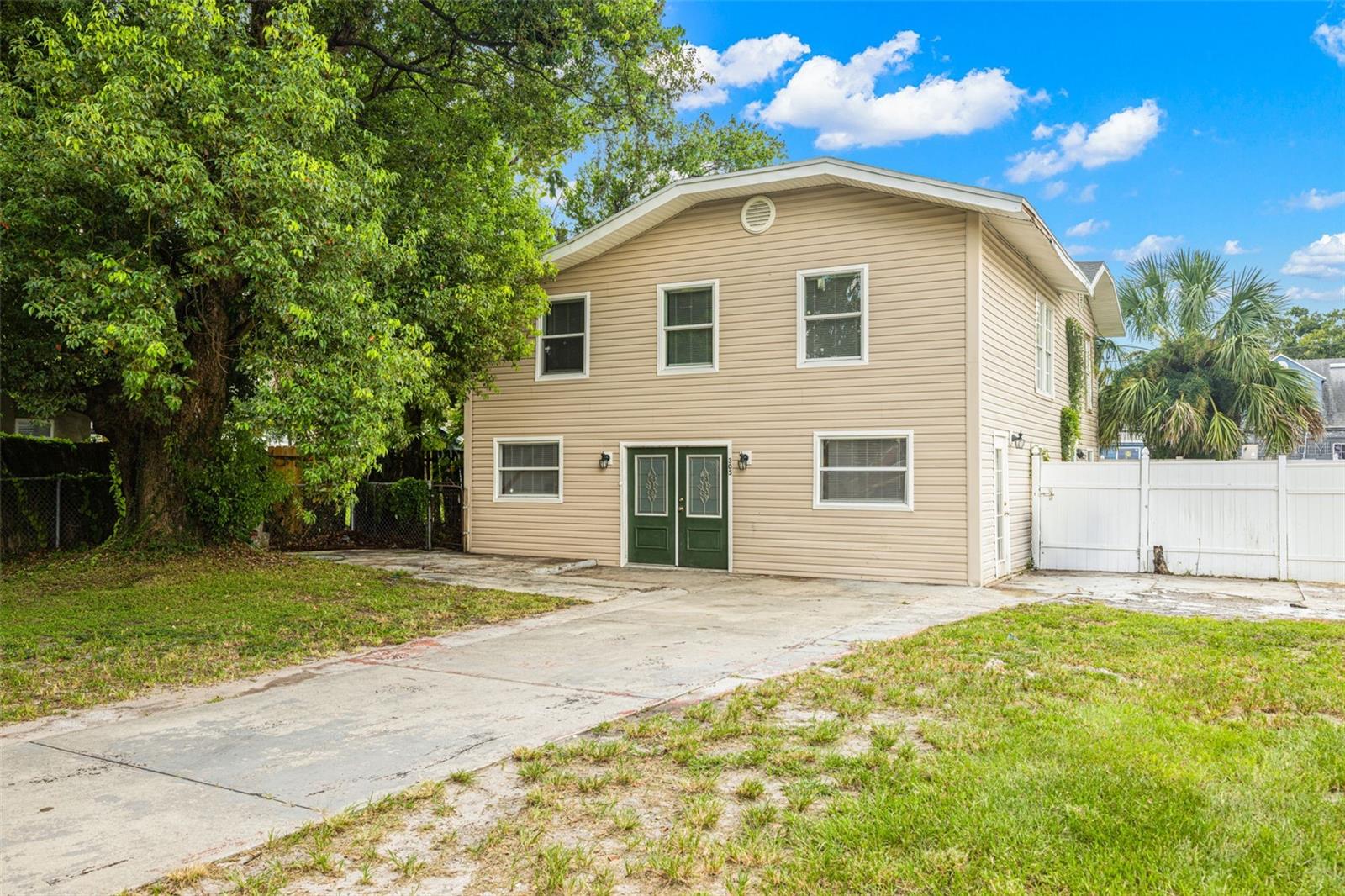 305 E HANNA AVE - Photo 1