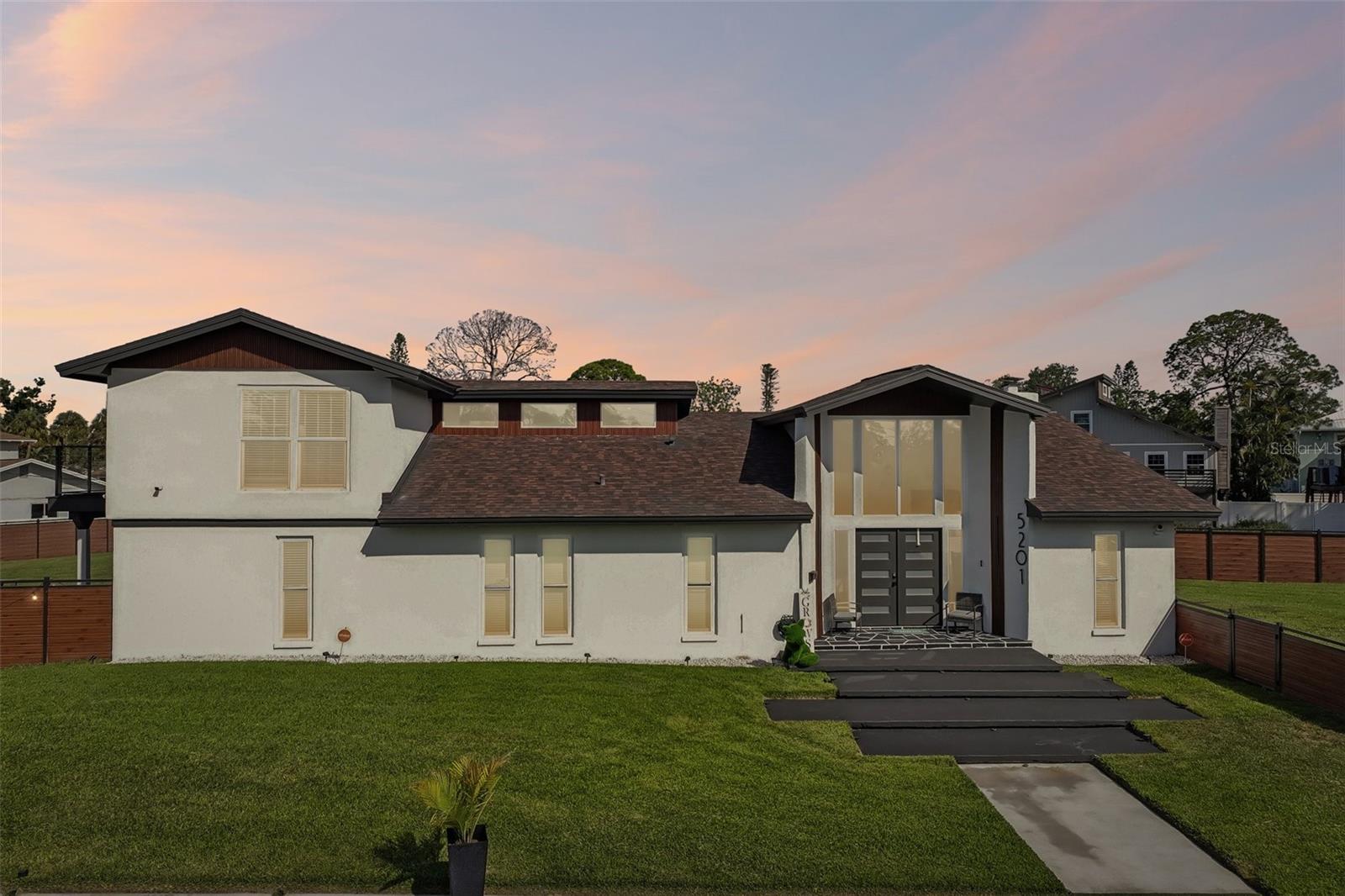 5201 HUNTINGTON ST NE - Photo 1