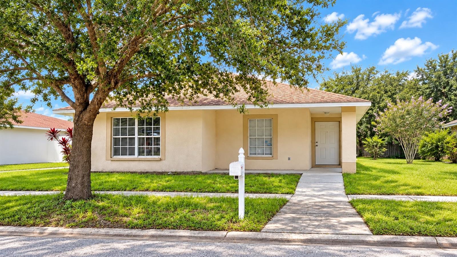 10328 SUMMERVIEW CIR - Photo 1