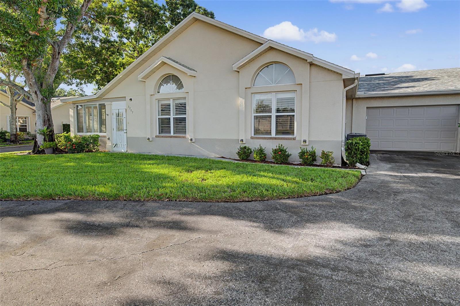 3709 MOLLIE LN - Photo 1