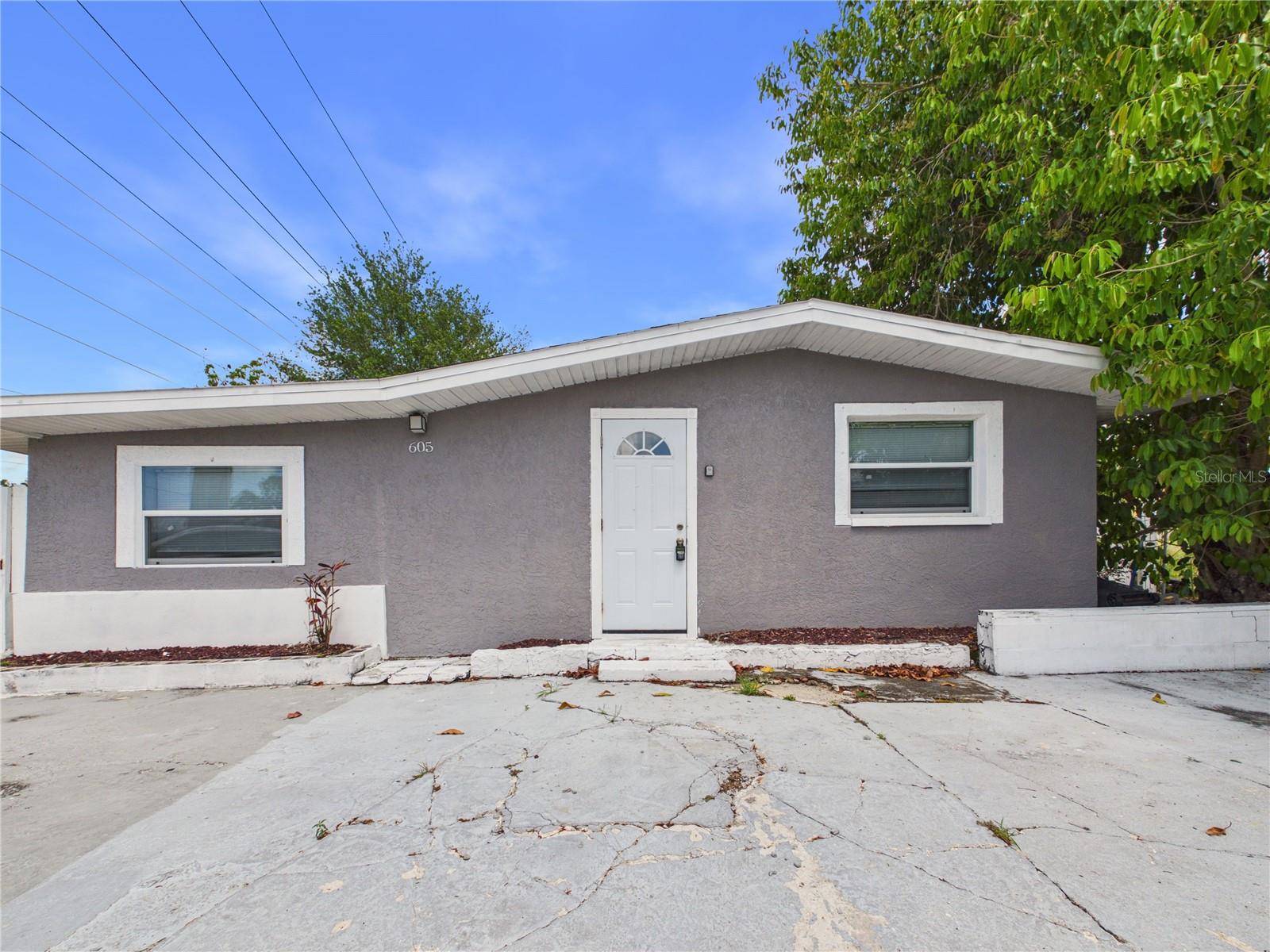 605 S DISSTON AVE - Photo 1