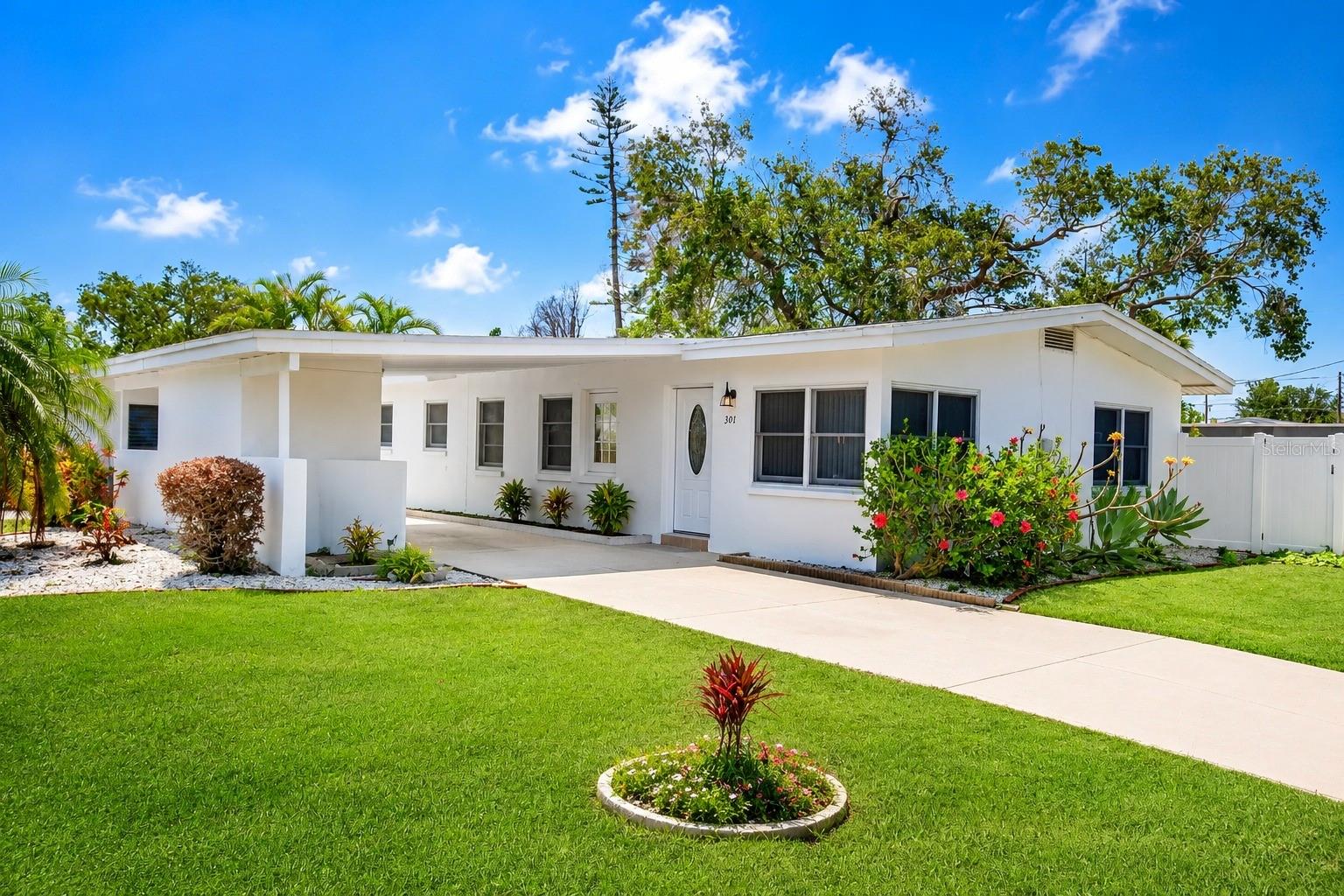 301 41ST AVE - Photo 1