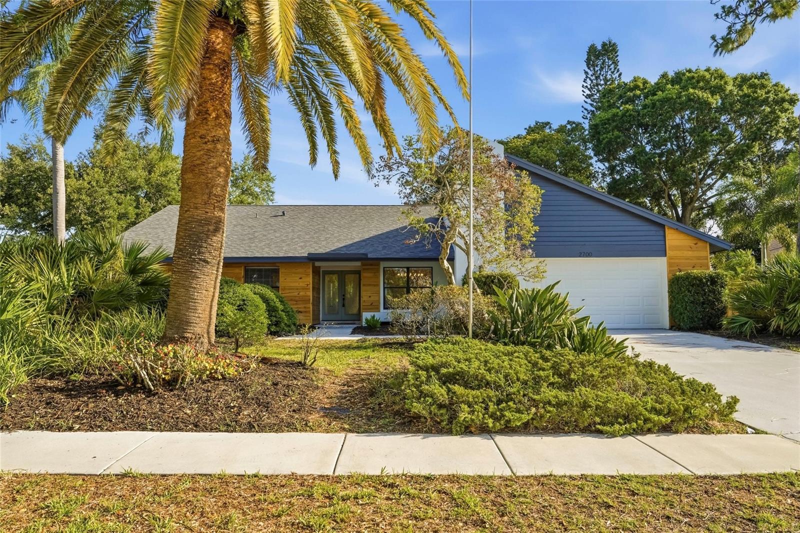 2700 SEDGEFIELD CT E - Photo 1