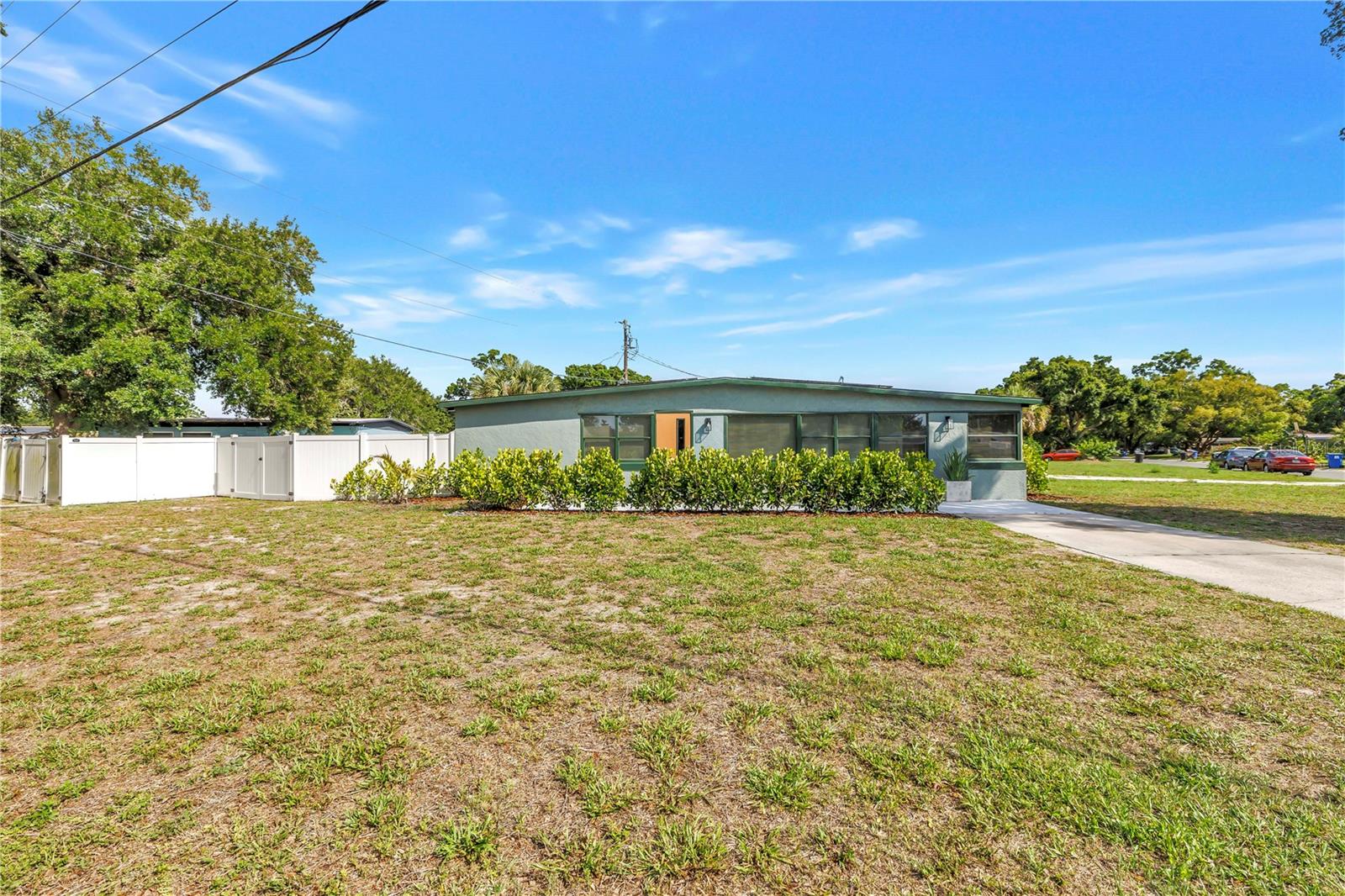 7599 MEADOWLAWN DR N - Photo 1