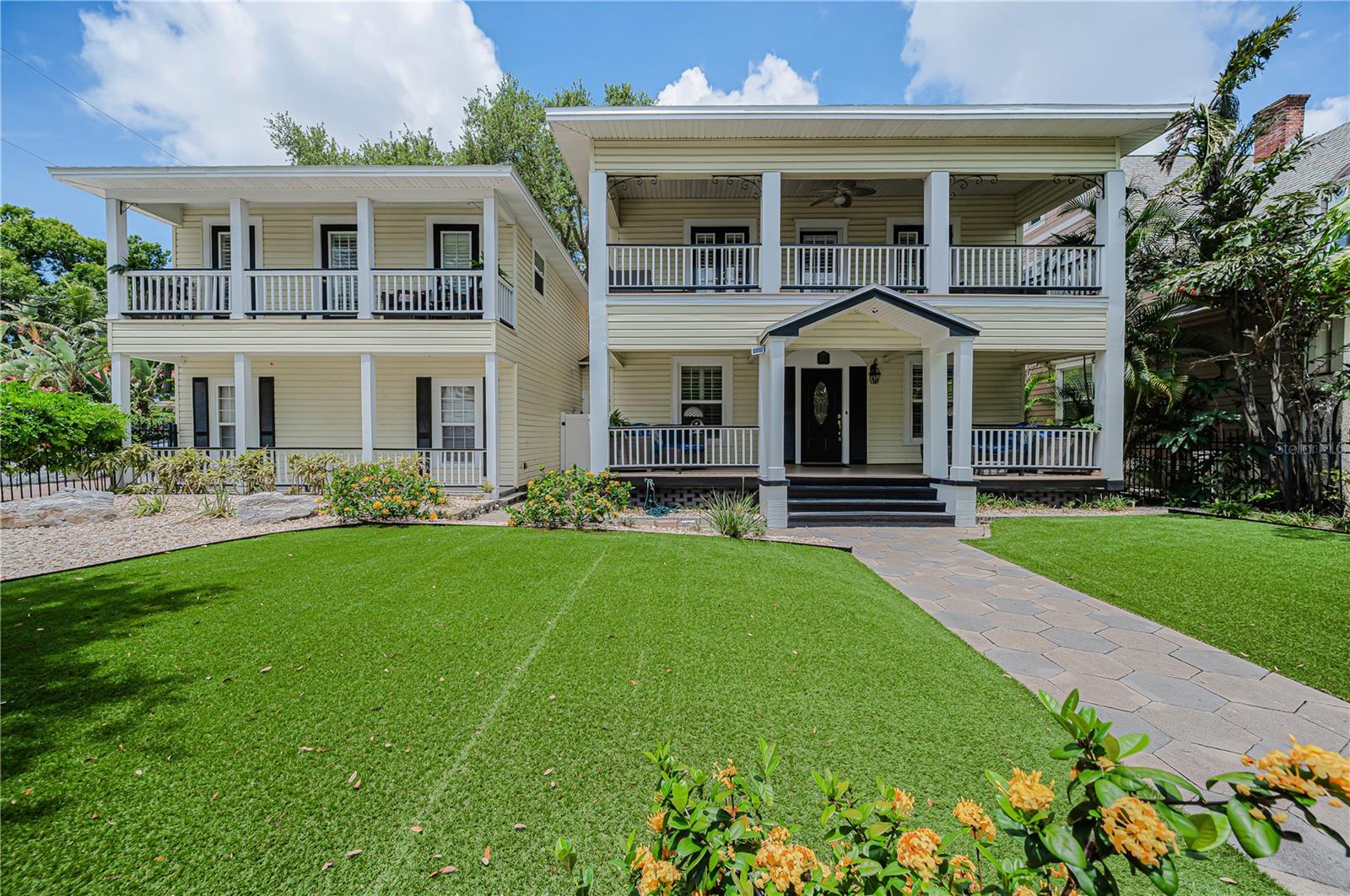 732 NE OAK ST - Photo 1