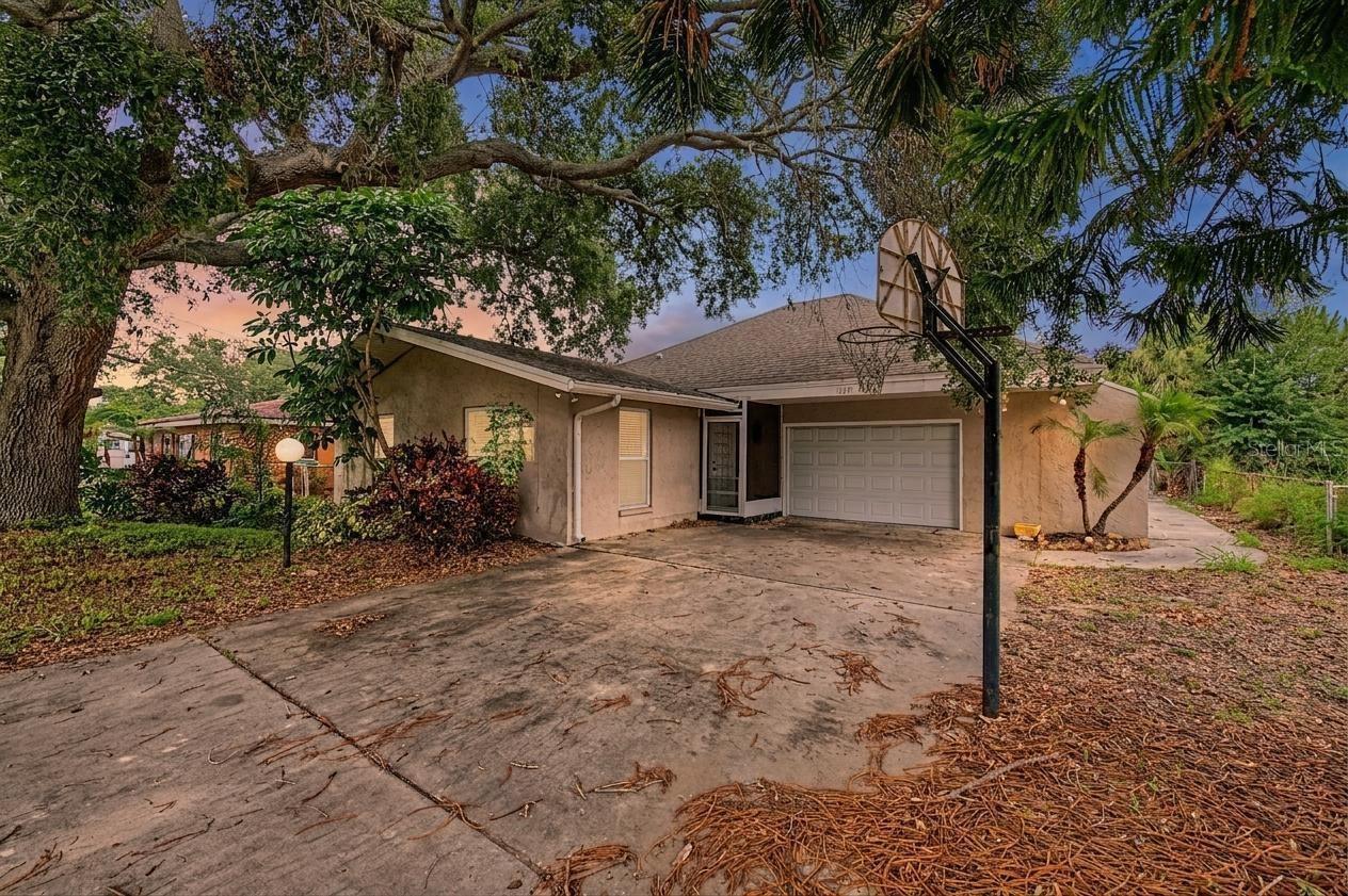 1647 SUMMERDALE DR S - Photo 1