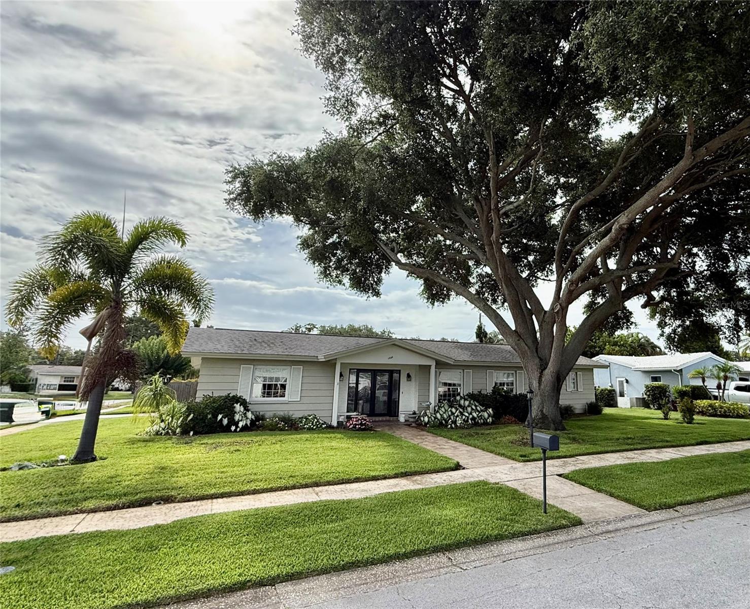 1853 PARADISE LN - Photo 1