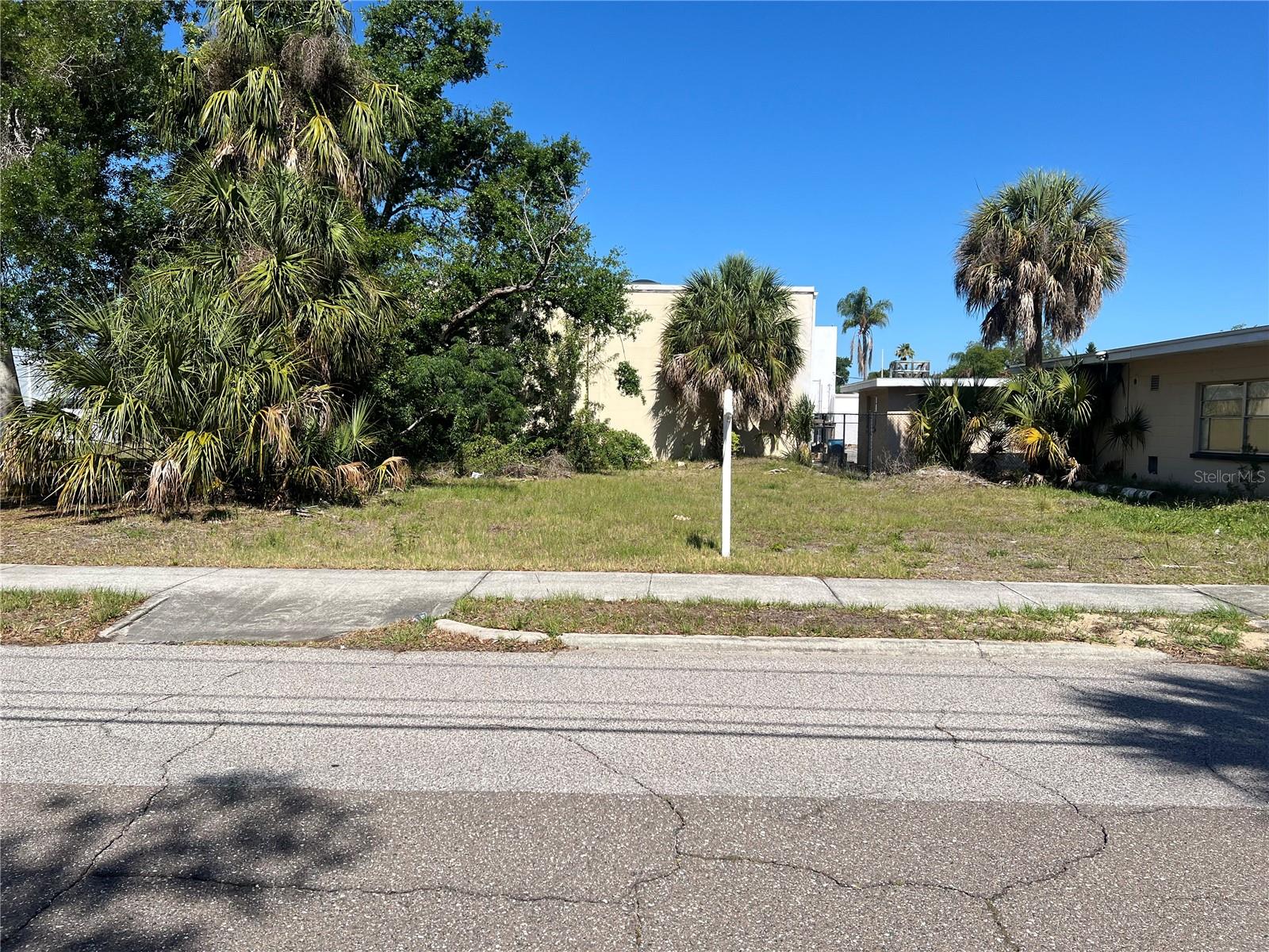 1104 N GARDEN ST - Photo 1