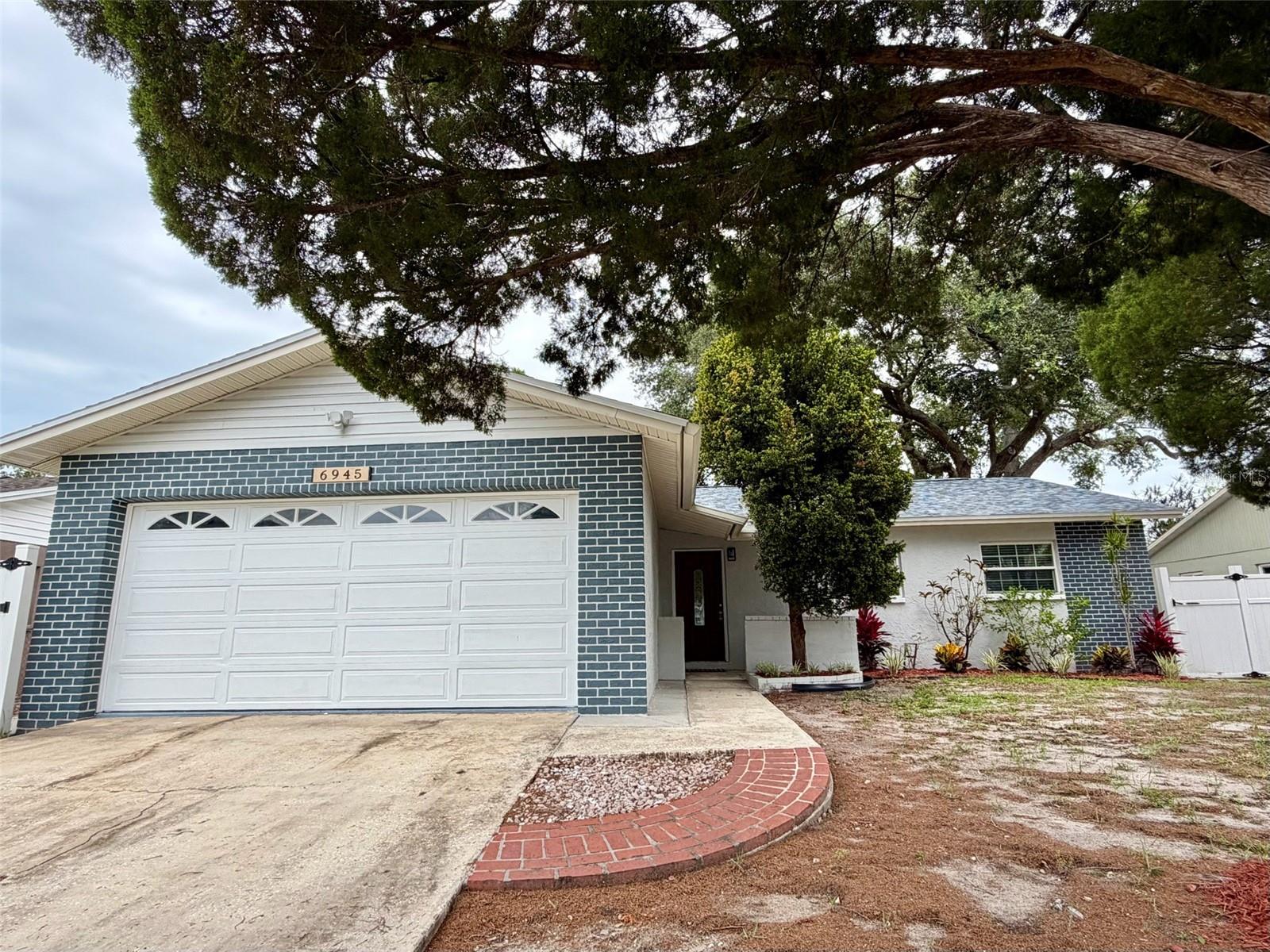 6945 ORKNEY AVE N - Photo 1