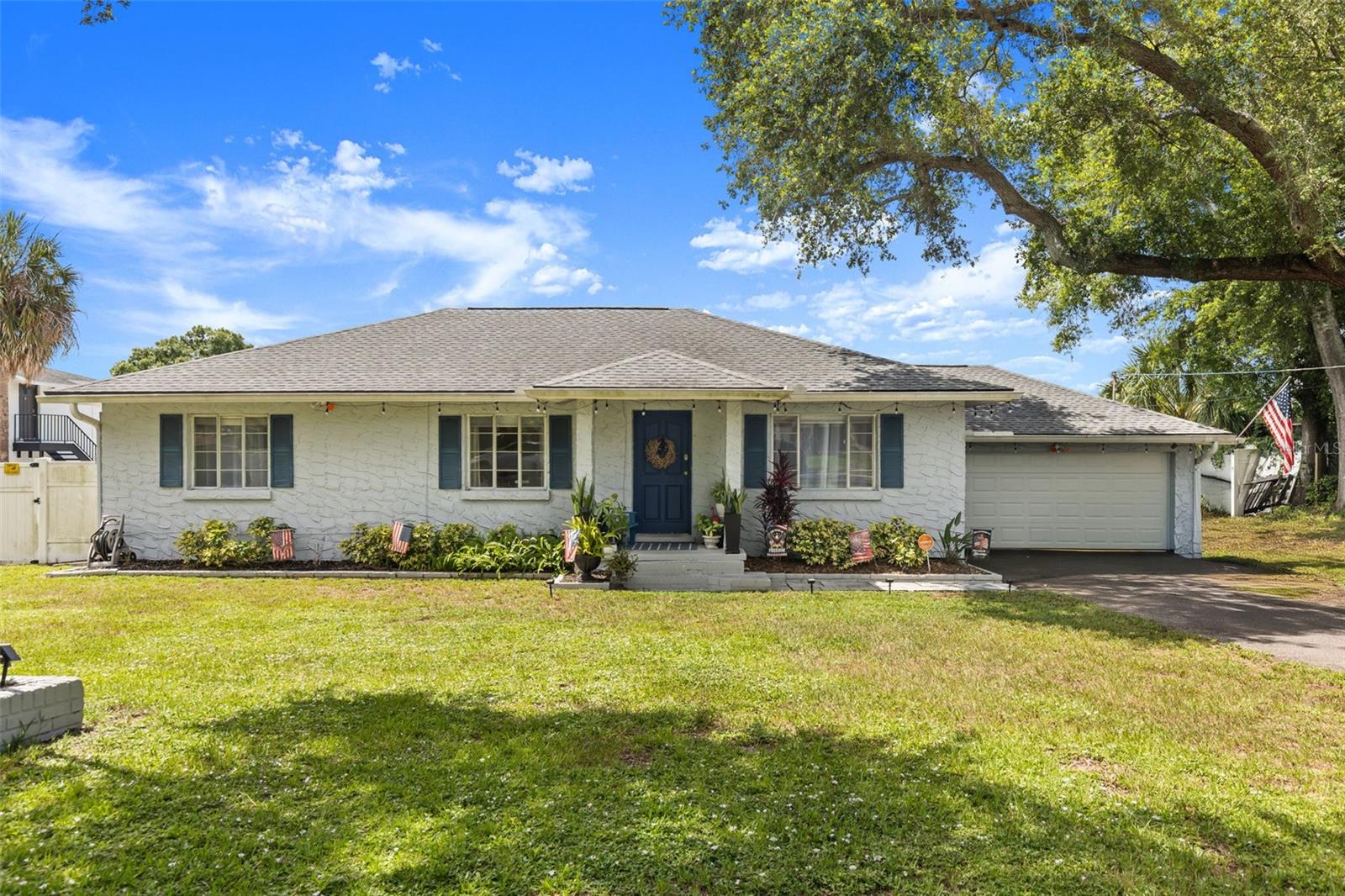 920 ALICIA AVE - Photo 1