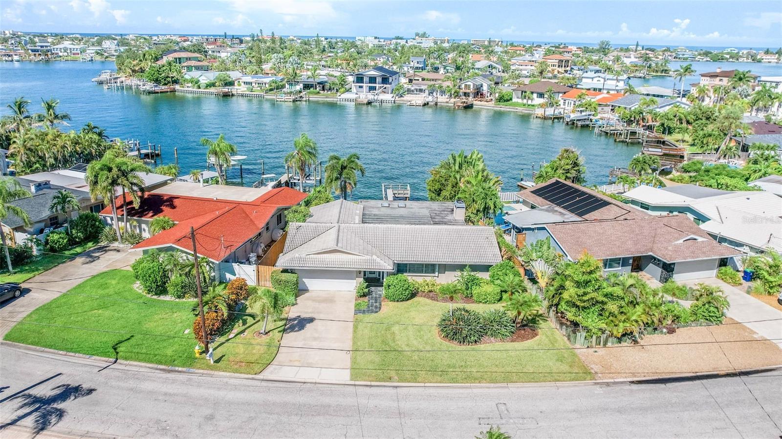 513 HARBOR DR N - Photo 1